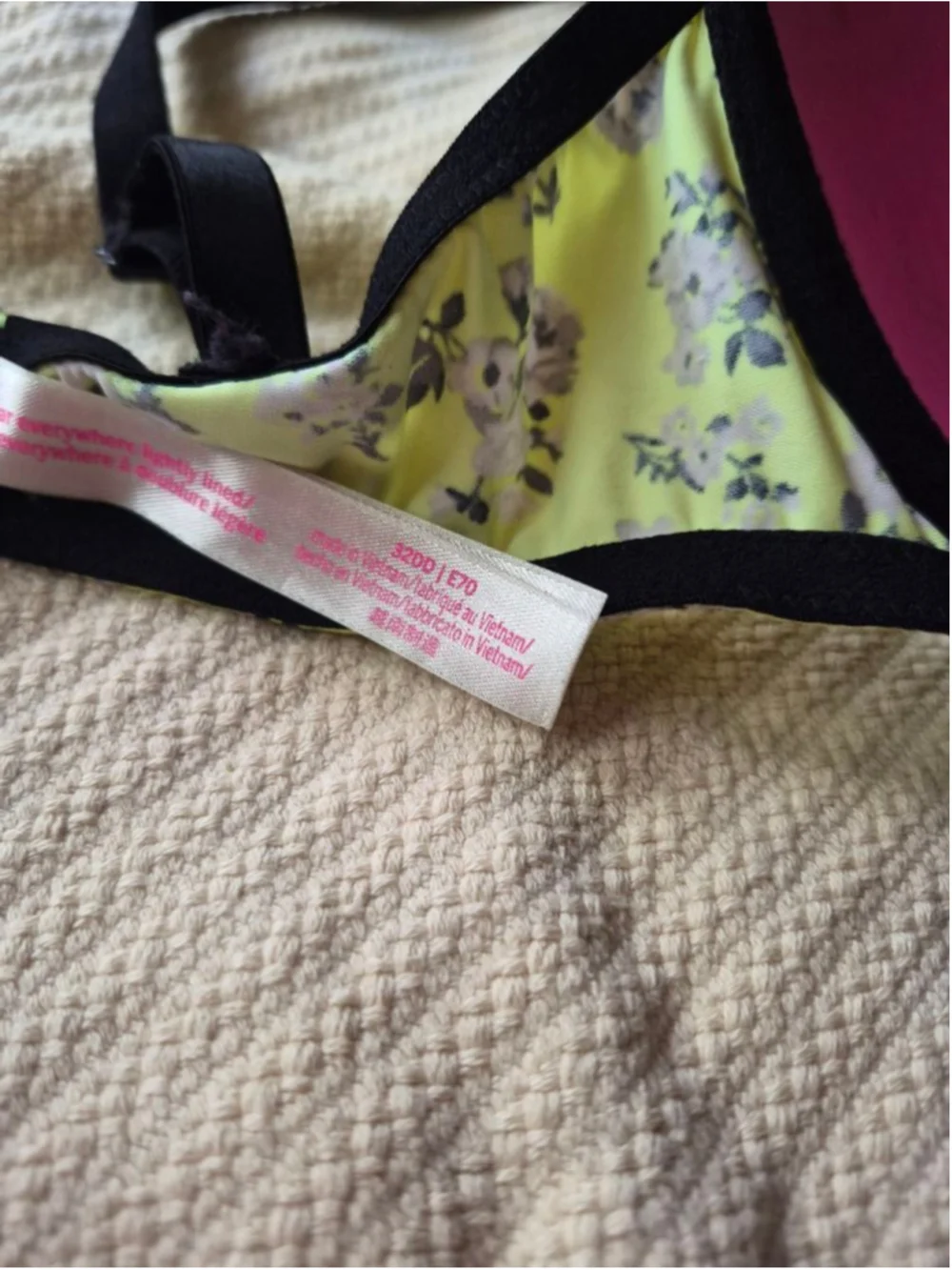 Pink Victoria's Secret Wear Everywhere Lightly Lined Bra 32DD Floral Print